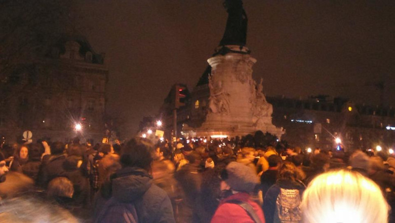 ATAC TERORIST PARIS. Zeci de mii de persoane au iesit in strada dupa masacrul de la Charlie Hebdo Imagine
