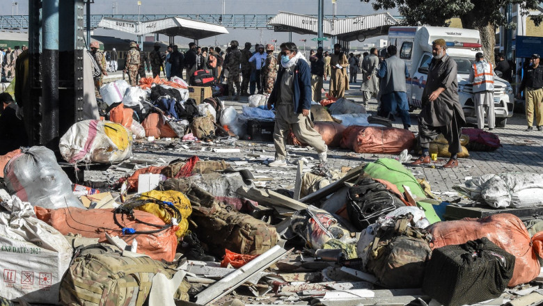 Atentat cu bomba intr-o gara din Pakistan. Cel putin 25 de morti si zeci de raniti in urma atacului Imagine