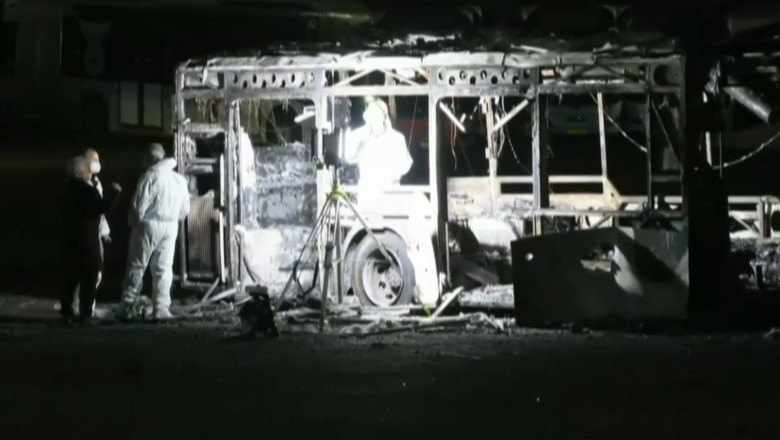 Atentat in Israel: Trei bombe au explodat in autobuze goale in apropiere de Tel Aviv si alte doua bombe au fost dezactivate Imagine