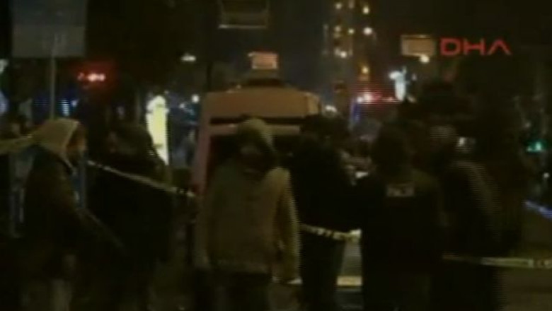Atentat sinucigas, la Istanbul, comis de o femeie. Doi politisti au fost raniti Imagine