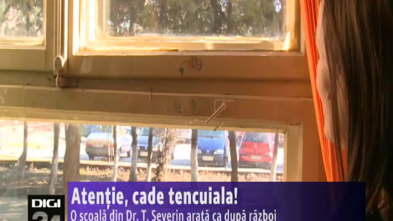 Atentie, cade tencuiala! Se intampla la o scoala din Severin care nu a mai fost renovata din 1975. Imagine