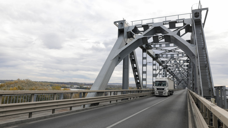 Atentionare de calatorie in Bulgaria. Transporturile agabaritice nu vor putea trece Podul Giurgiu-Ruse Imagine