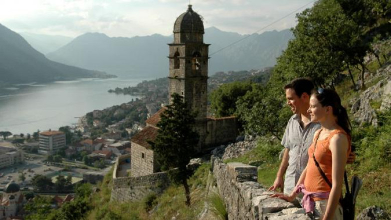 Atentionare de calatorie in Muntenegru. Se lucreaza pe mai multe portiuni de drum Imagine