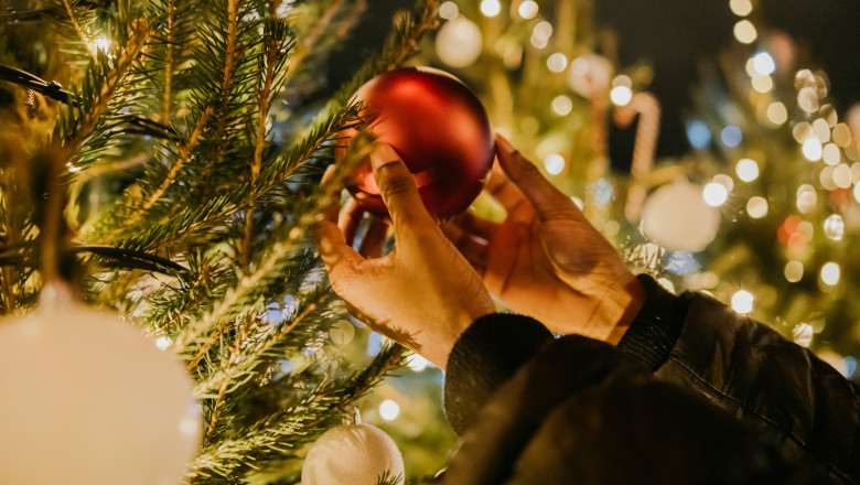 Atmosfera de Craciun in prag de primavara, pe strazile din Braila. Reactia localnicilor: „Duce orasul in derizoriu” Imagine