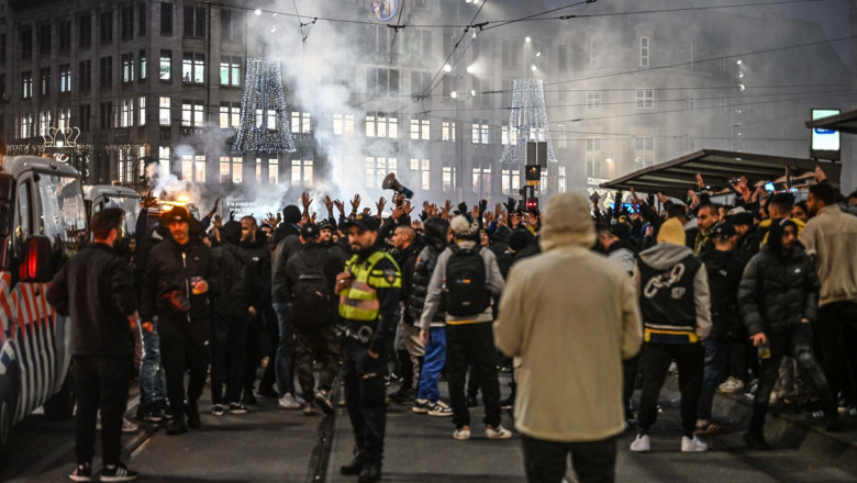 „Au cerut sa le arat pasaportul si apoi m-au luat la bataie”. Marturii ale suporterilor israelieni, despre violentele din Amsterdam Imagine