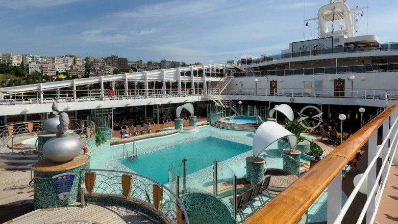 Au cheltuit o mica avere. Turistii straini care au venit cu navele de croaziera au lasat in Romania 4.600.000 de euro Imagine