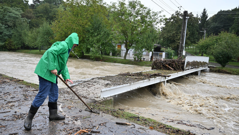 Au fost raportate cazuri de jaf in Cehia dupa inundatiile din estul tarii. Faptasii risca pedepse de pana la 15 ani de inchisoare Imagine