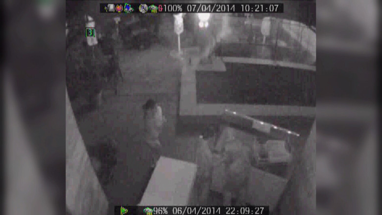 Au furat 100 de kilograme de inghetata. Furtul a fost surprins pe camerele de supraveghere ale terasei Imagine