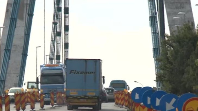 Au intrat in vigoare restrictiile de circulatie pentru masinile mai mari de 3,5 tone pe podul de la Agigea Imagine