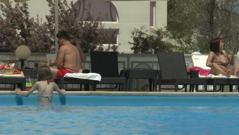 Au muncit o viata intreaga, acum se distreaza pe bani putini Imagine