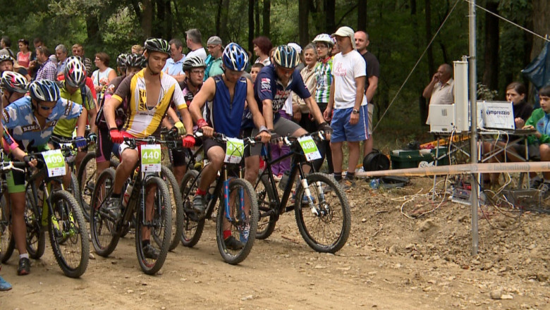 Au parcurs 33 de kilometri, pe bicicleta, prin padure Imagine