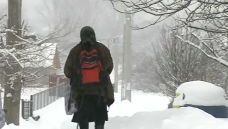 Au parcurs kilometri intregi prin zapezi si viscol pentru medicamente Imagine