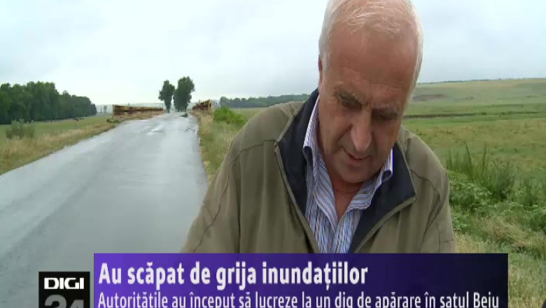 Au scapat de grija inundatiilor. Autoritatile au inceput sa lucreze la un dig de aparare in satul Beiu, Teleorman Imagine