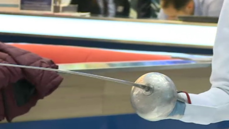 Au scos spada si s-au batut in aeroportul Otopeni. Lotul national de scrima a facut o demonstratie Imagine