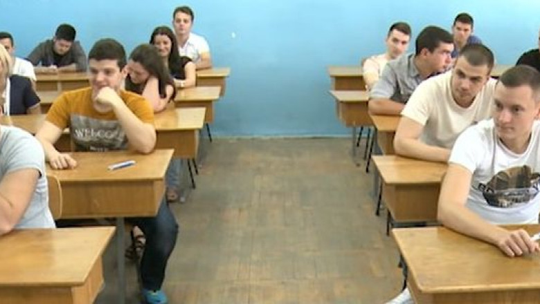 Au sosit diplomele de Bacalaureat. Distribuirea documentelor incepe saptamana viitoare Imagine