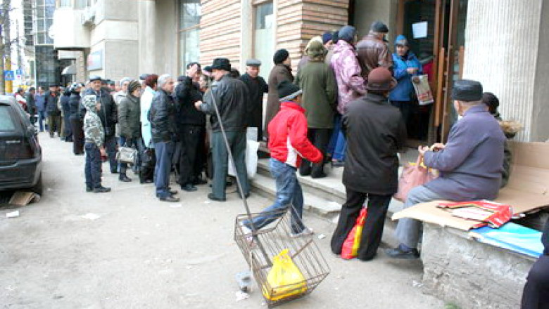 Au stat in frig pentru alimente. Batranii din Constanta au primit cu intarziere pachetele gratuite Imagine