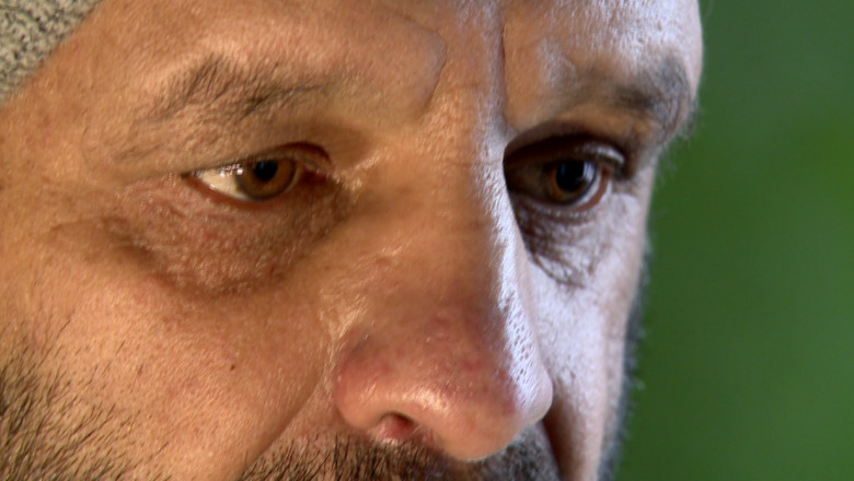 Au suferit accidente cerebrale, sunt imobilizati la pat, dar sunt exceptati de la plata ajutoarelor de handicap  Imagine