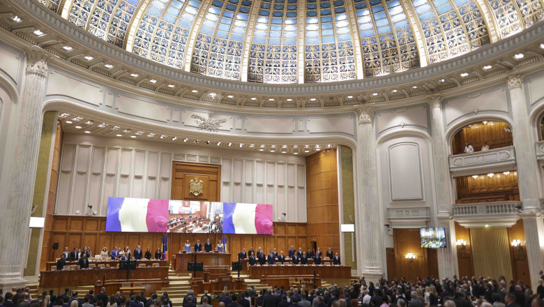 AUR a depus patru motiuni de cenzura impotriva Guvernului Bolojan. Sedinta-maraton pentru dezbateri va avea loc duminica Imagine