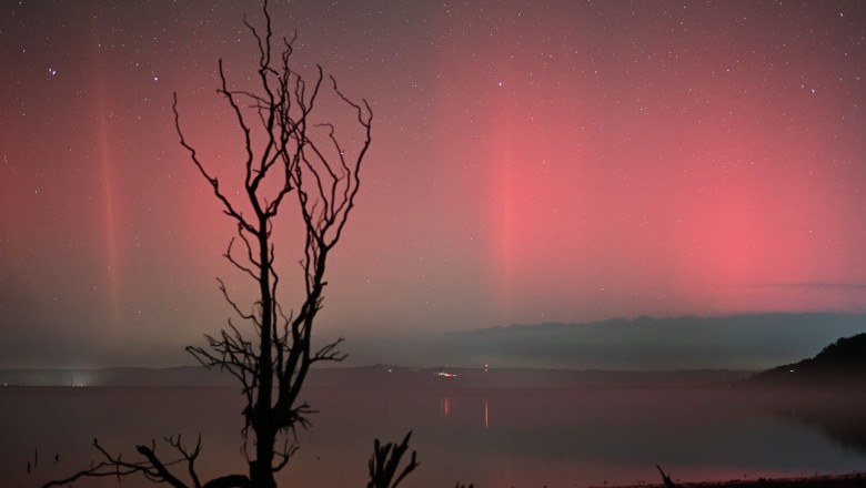 Aurora boreala s-a vazut in Romania. Imagini spectaculoase cu fenomenul care a aparut pe cerul noptii Imagine