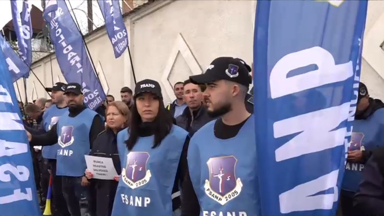 Austeritate in penitenciare. Peste 200 de politisti protesteaza la Craiova. ANP: Centrul de detentie nu se desfiinteaza Imagine