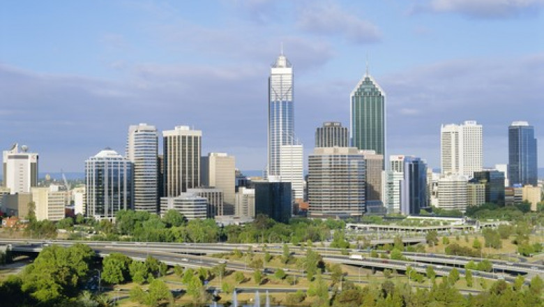 Australia vrea sa injumatateasca numarul de migranti si va inaspri testele de engleza pentru studenti Imagine