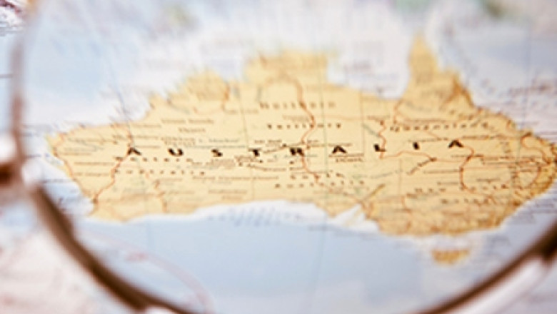 Australienii voteaza cu lupa la alegerile parlamentare. Instrumentele optice, necesare pentru citirea buletinelor de vot Imagine