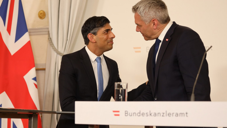 Austria vrea sa-i trimita pe solicitantii de azil in Africa, dupa modelul britanic. Nehammer: „Regatul Unit e un pionier” Imagine