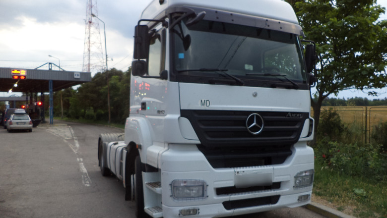 Autocamion furat din Franta, descoperit la Vaslui Imagine