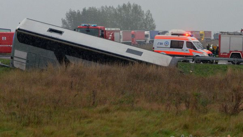 Autocar cu galateni, rasturnat in Ungaria Imagine