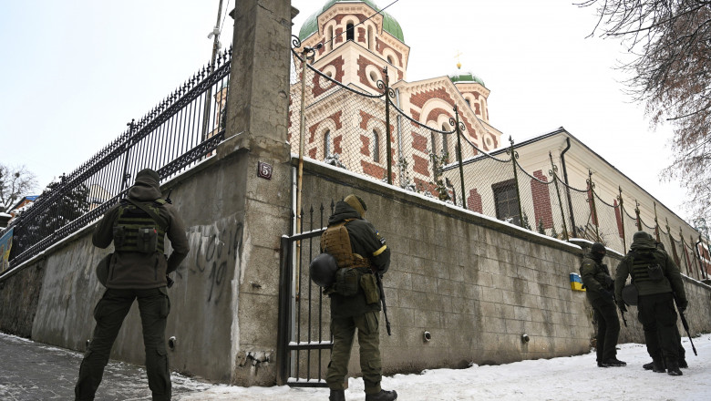 Autoritatile de la Kiev acuza Biserica Ortodoxa ucraineana ca este pro-rusa. Preoti evacuati, dosare penale impotriva a zeci de clerici Imagine