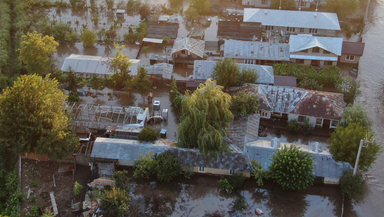 Autoritatile din Galati cer bani Guvernului pentru refacerea drumurilor si podurilor distruse de inundatii Imagine