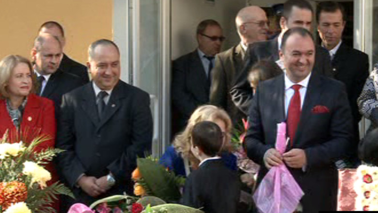 Autoritatile locale din Iasi au tinut discursurile la scoala „Alexandru cel Bun” Imagine