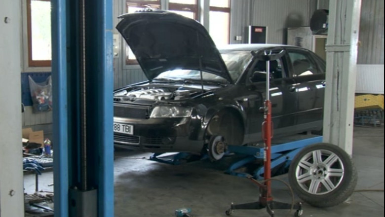 Autorizatii expirate, piese neomologate, reparatii neverificate. RAR: Un service auto din trei isi pacaleste clientii Imagine