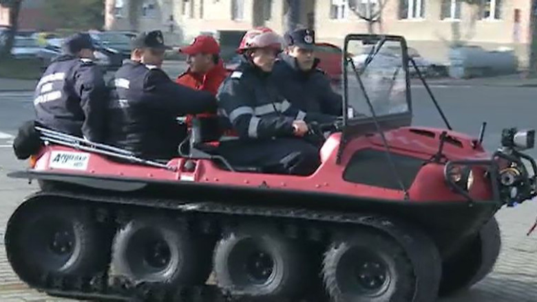 Autosenilata pentru situatii de urgenta, la Arad. Vehiculul poate ajunge in cele mai greu accesibile locuri Imagine