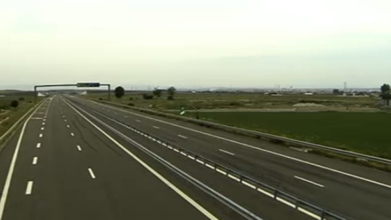 Autostrada inchisa pentru un caine Imagine