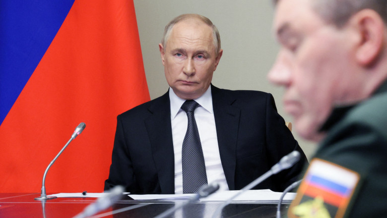 „Auzi, lasa-i pe militari sa-ti spuna ei cat e adancimea si largimea”. Putin s-a enervat pe guvernatorul din Kursk in direct la TV Imagine