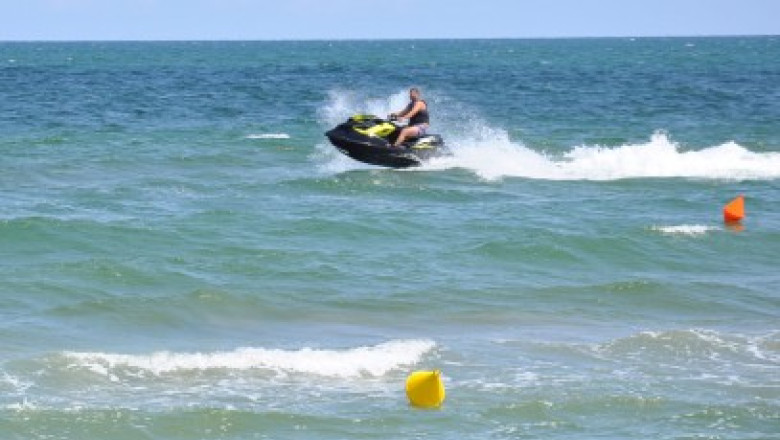 Aventura cu ski jet-ul. O plimbare pe apa costa intre 150 si 400 de lei Imagine