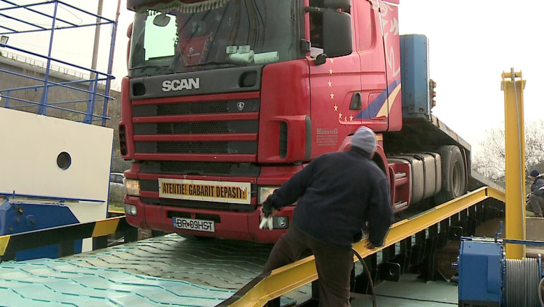 Aventuri cu gabara. Dupa ce a fost instalata rampa au avut loc si primele incidente Imagine