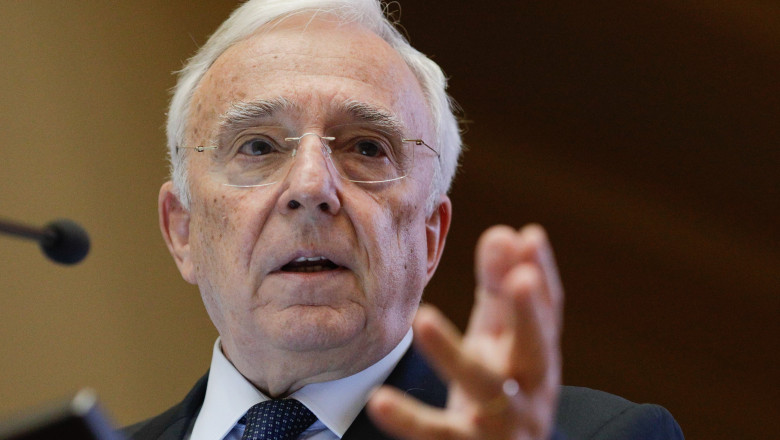 Avertisment al guvernatorului BNR pentru liderii politici: „Problema datoriei e mai presanta ca niciodata” Imagine