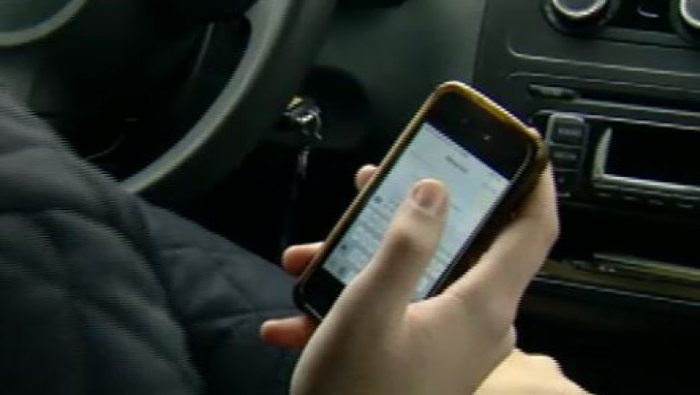 Avertisment pentru soferi: Cand vorbesti la telefon este ca si cum ai merge legat la ochi Imagine
