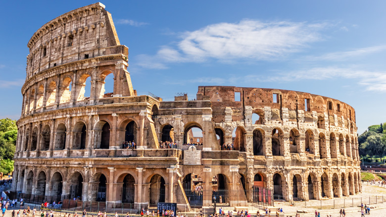 Avertisment pentru turistii care au vizitat Italia: Zeci de mii de acte de identitate scanate la receptie au fost furate de hackeri Imagine