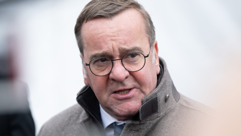 Avertismentul ministrului german al apararii dupa conversatia telefonica dintre Trump si Putin Imagine