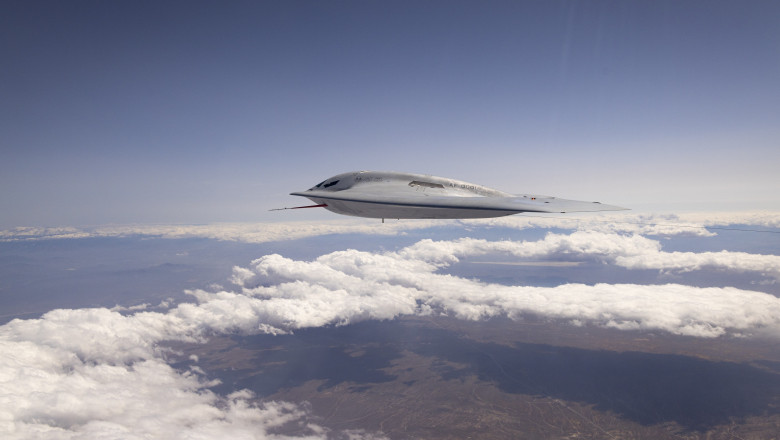 Aviatia SUA a publicat primele imagini cu noul bombardier nuclear invizibil B-21 „Raider”, intr-un zbor de testare Imagine