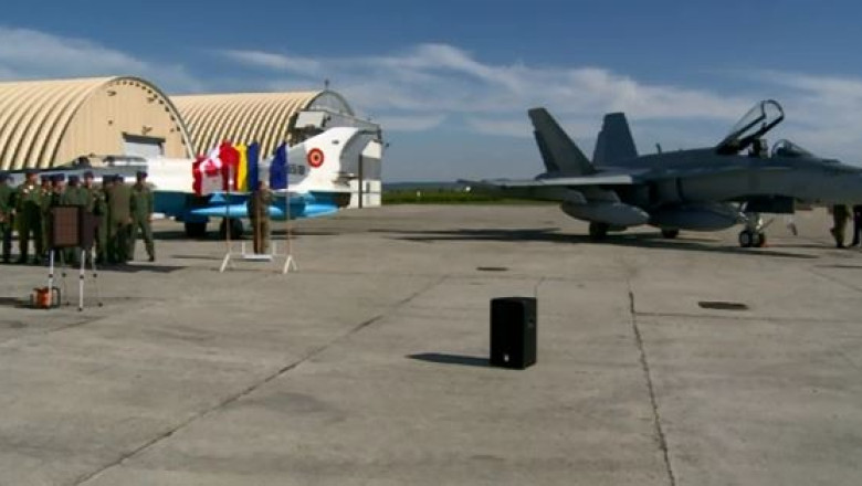 Avioane canadiene la Campia Turzii Imagine
