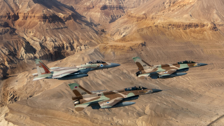 Avioane de lupta israeliene au bombardat cartierul general al serviciului de informatii al Hezbollah din Siria Imagine