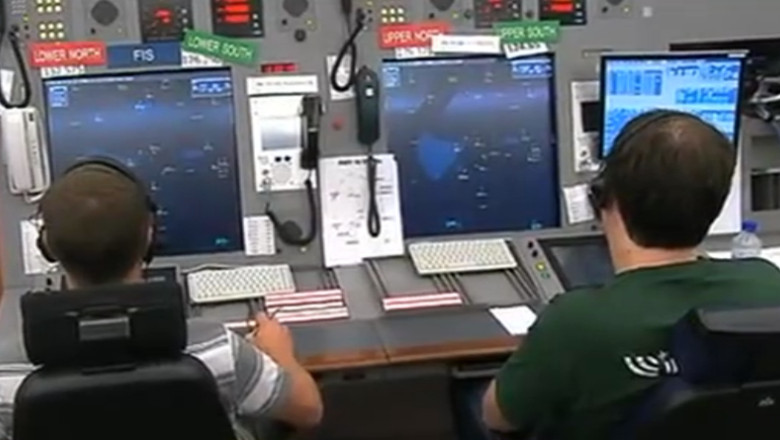 Avioane disparute de pe radar. Manevrele militare afecteaza traficul aerian Imagine