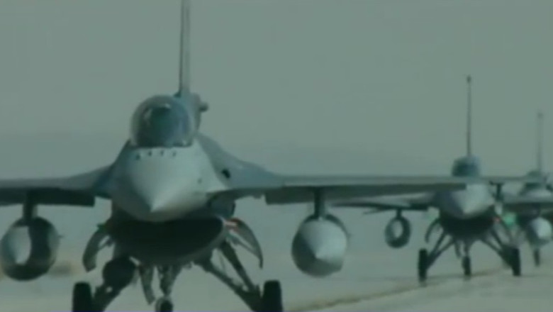 Avioane iordaniene au bombardat obiective ale gruparii teroriste Statul Islamic in Siria Imagine
