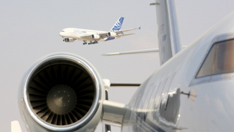 Avion atacat pe aeroportul din Bagdad Imagine