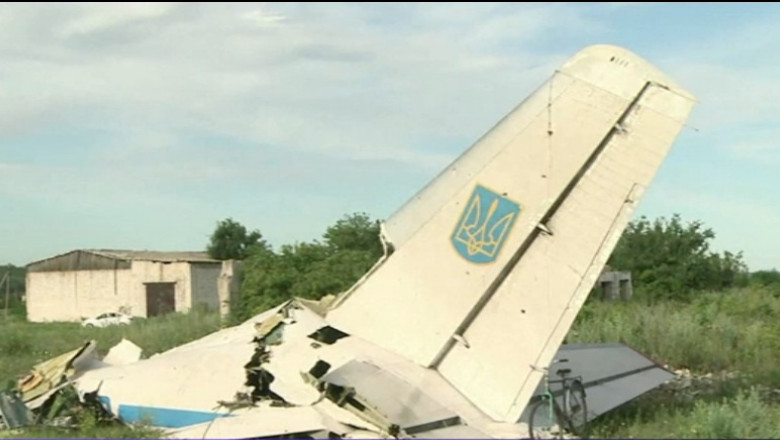 Avion militar, doborat in estul Ucrainei. Presedintia: Rachetele au fost lansate din Rusia Imagine
