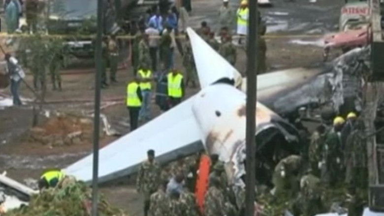 Avion prabusit la marginea orasului. Patru oameni au murit in accidentul produs in capitala Kenyei Imagine